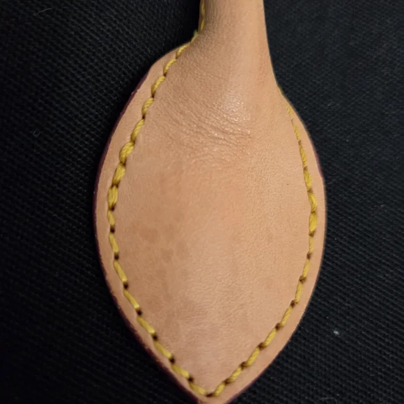 Elegant Black and Tan Tote Bag - Picture 15 of 16